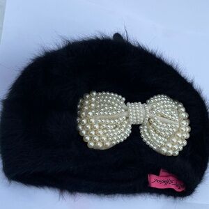 Elegant Black Beret with Pearl Bow